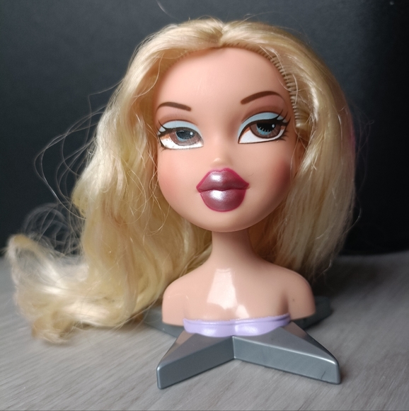 Bratz Head Gamez Cloe Doll 2001 - Picture 1 of 7